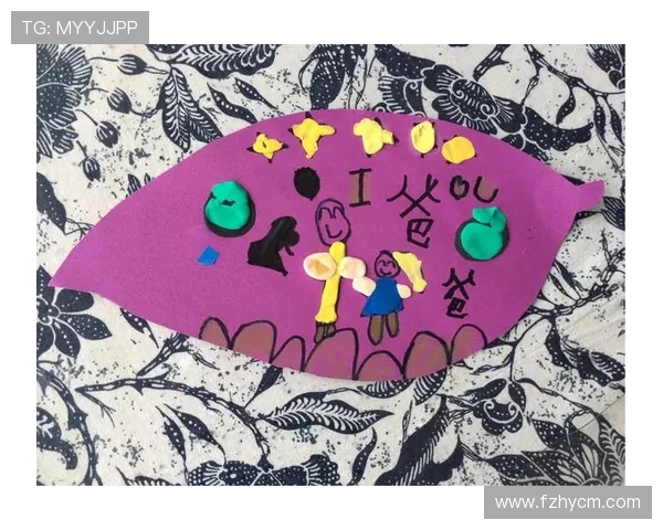 足球明星温情瞬间抱儿子视频曝光展现父爱如山的动人画面